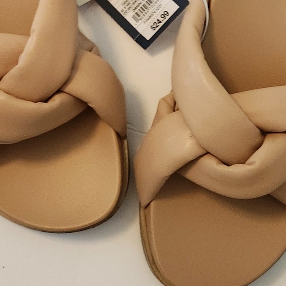 Universal Thread Tan Flip Flops - Picture 2 of 4